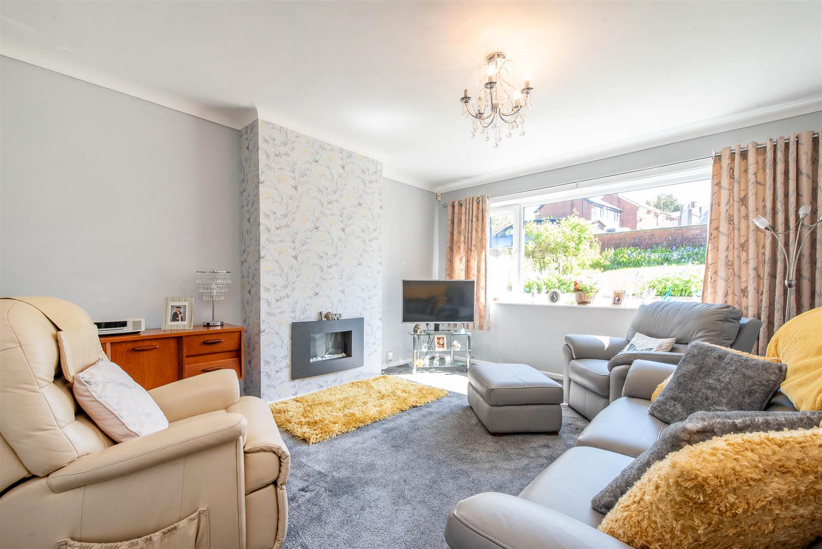3 bed property in Cliffe Drive, Chorley